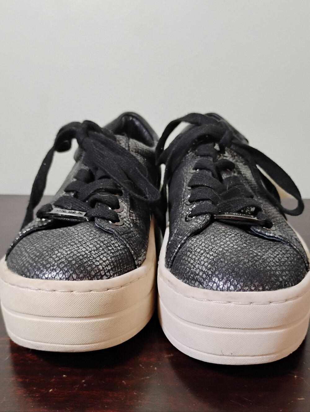 J/SLIDES NYC Metallic Snakeskin Platform Sneakers - Size 7.5 - Picture 4 of 10
